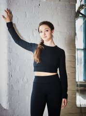 Dámsky crop top s otvoreným chrbtom